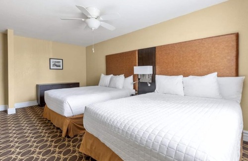 Corte Madera Hotel | 3 Welcoming Suites | Kitchen | Courtyard | Parking | Outdoor Pool | BBQ Area