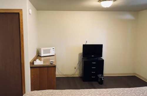 Wolf Point Hotel | 3 Well-Located Wolf Point Rooms w/Free Parking | Borge Park Complex - 1.1 miles