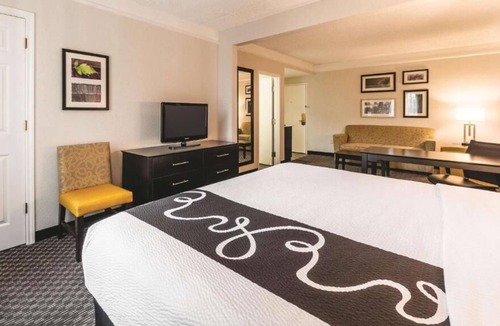 Arsenal House | 3 x King Bed Studio Suite in La Quinta Inn by Wyndham San Antonio Downtown