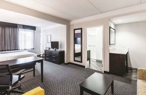 Arsenal House | 3 x King Bed Studio Suite in La Quinta Inn by Wyndham San Antonio Downtown