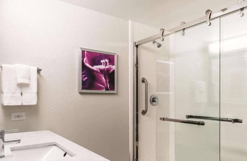 Arsenal House | 3 x King Bed Studio Suite in La Quinta Inn by Wyndham San Antonio Downtown