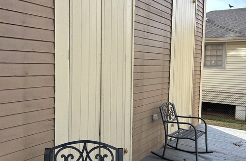 Holy Cross District House | 30 Day Spacious 5-bedroom House in New Orleans! Rent Entire Suite or Room.