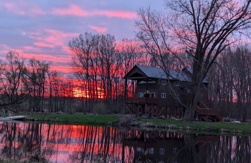 Grandy Cabin | 300 ft lakefront · Sauna · Hot tub · 2 treehouses · Firepits · 10 private acres