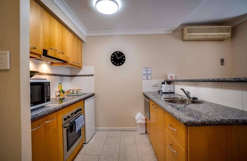 Perth Central Business District Apartment | 302 Sunny KingsPark Perth CBD 1BR Pool Gym &Parkng