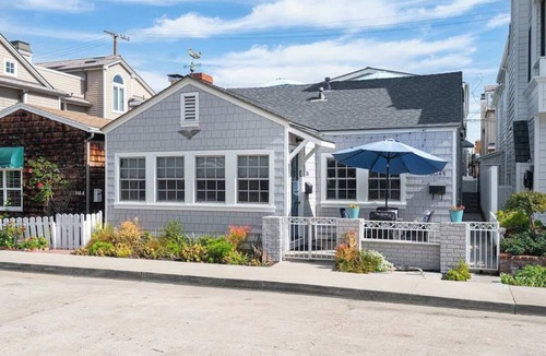 Balboa Island House | 304 Ruby A | Balboa Island Charmer