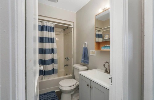Detroit Beach House | 3057 · Cute cottage 2 block from lake