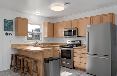 Colington House | 306 Newly Renovated & Central Location