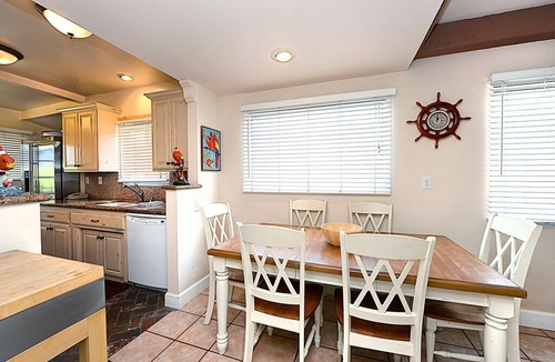 Avalon House | 309CE: Incredible Island Vacation Home, Min Away from Downtown, BBQ, Porch - 309