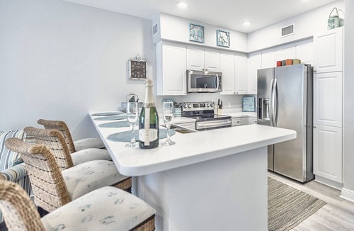 Santa Rosa Beach Condo | 30A ☀️ 119 10*Star Reviews | Huge Pool | Gym | Putting Area | Beach Gear ☀️ Gated