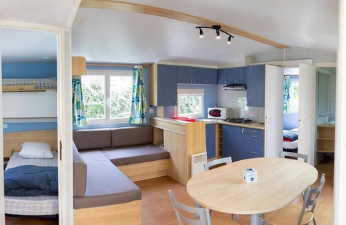 Montels House | 30m² Mobile Home with Terrace, 2 Bedrooms, Sleeps 5 in Nescus