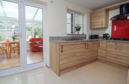 Prestatyn Cottage | 31 LLYS OGWEN, pet friendly, country holiday cottage in Prestatyn