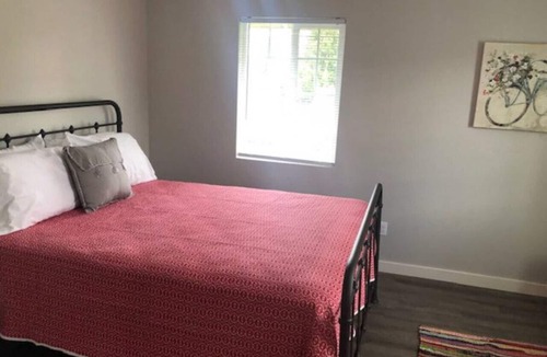 Longview Apartment | 3143 Dover #3 · Modern Apartment High End Finishes & Washer/Dryer In-unit.