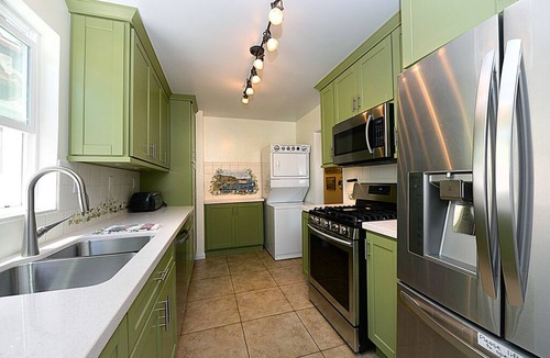 Avalon House | 315E Lower: Spacious, Remodeled, Ground Level Duplex, Quiet Street, WIFI - 315 E