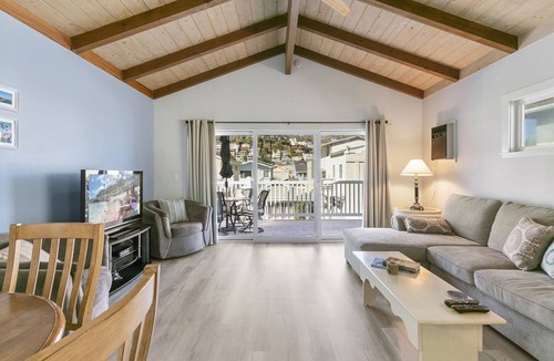 Avalon House | 318CL Upper: Spacious Avalon Home, Cathedral Ceilings, Ample Balcony, Mtn Views