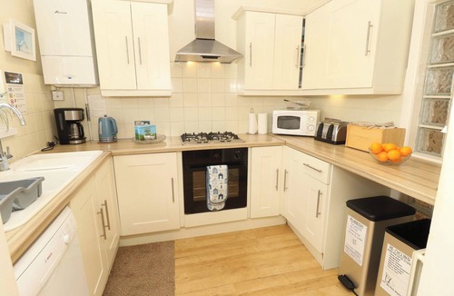 Bournemouth Cottage | 32 CRANLEIGH CLOSE, family friendly, with a garden in Tuckton