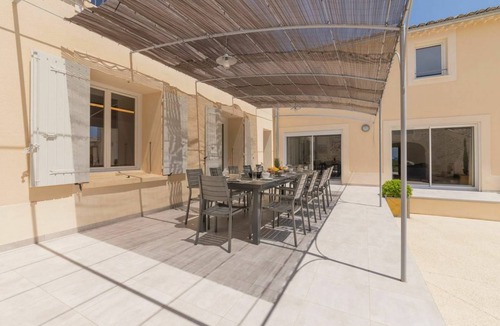 Valreas Other | 320 m² Accommodation ∙ 8 bedrooms ∙ 15 guests