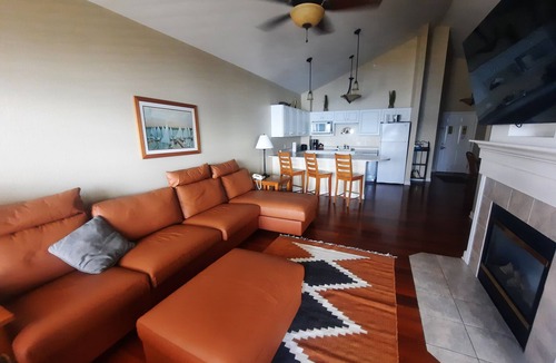 Delavan Lake Condo | 321 - Spacious 2 Bedroom Lake View Condo