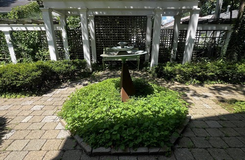 Lakeside Cottage | 328 Cherry Close Walk to Downtown and Pool