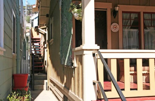 Avalon House | 329CA: Quaint Cottage in Avalon, Arts & Crafts Style, Charming Front Porch, A/C