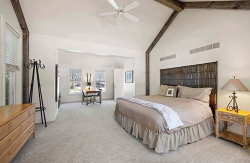 Three Oaks Cabin | 33 Acre Berrywood Farm, 3 Home Retreat with Pool