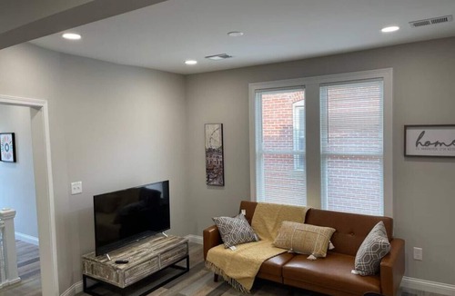 Merion Village Apartment | 33 W. Moler (Upstairs) · Modern Chic in German Village & Merion Village Area