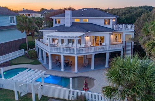 Isle of Palms House | 3302 Palm- OCEAN FRONT, POOL, ELEVATOR, FIRE PIT, PUTTING GREEN ⛳️