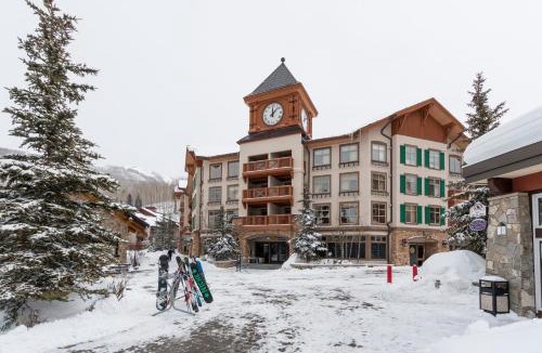 Salt Lake Mountain Resorts Hotel | 3309B - Queen Standard Powderhorn Lodge