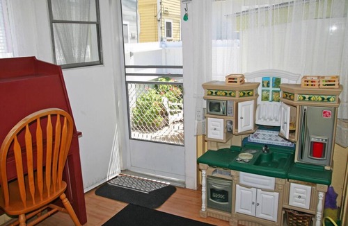 Avalon House | 330S: Charming Catalina Cottage, Large Porch, 2.5 Blocks to Beach - 330 Sumner A