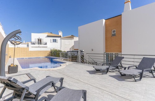 Correeira Villa | #343 Villa w Pool & Jacuzzi Luxury Stay