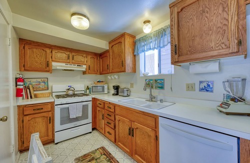 Avalon House | 347CA Budget-friendly Avalon House - Location, location!