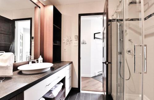 Stoneham Apartment | 35 chemin du Hameau #13