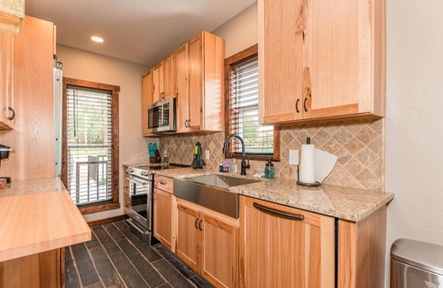 Bronson Cottage | 35 minutes from both Gainesville and Ocala, 20 minutes from HITS