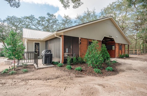 Bronson Cottage | 35 minutes from both Gainesville and Ocala, 20 minutes from HITS
