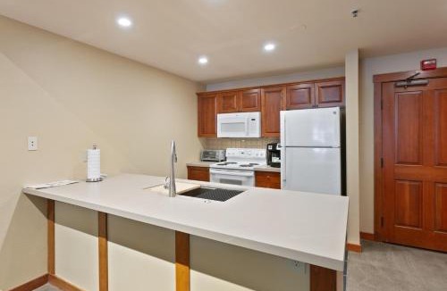 Snowbird Apartment | 3506 - One Bedroom Den Standard Powderhorn Lodge condo
