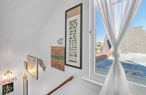 Avalon House | 358D: Large Comfortable Family Home, 3 Blocks to Beach & Shops