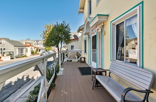 Avalon House | 358D: Large Comfortable Family Home, 3 Blocks to Beach & Shops