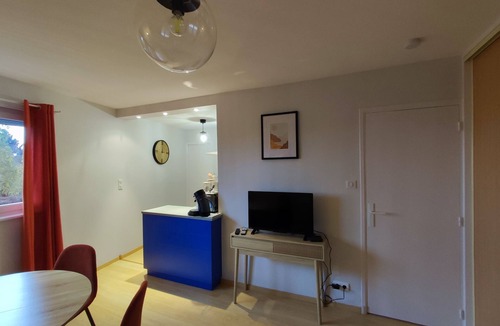 Dompierre-les-Ormes Apartment | 35m2 apartment in the heart of the village 5mn from the RCEA 25mn from the TGV-clunisois station