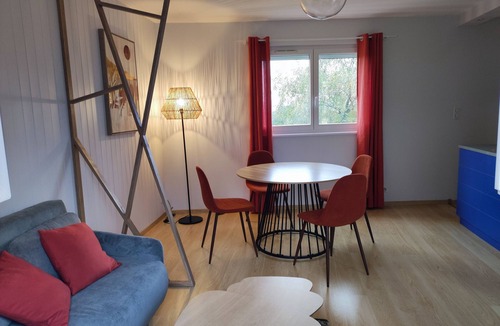 Dompierre-les-Ormes Apartment | 35m2 apartment in the heart of the village 5mn from the RCEA 25mn from the TGV-clunisois station