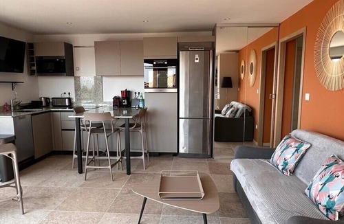 Boulouris-sur-Mer Apartment | 35m2 Sea View with Terrace beach by walk
