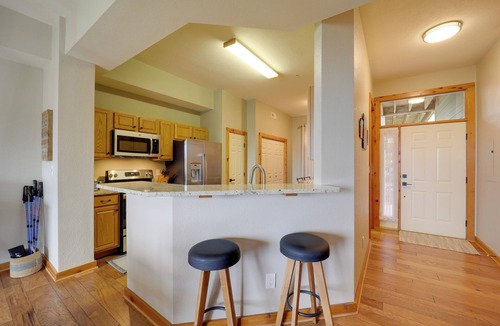 Mountain Air Apartment | 36 Mi to Asheville: Mtn-view Home in Burnsville!