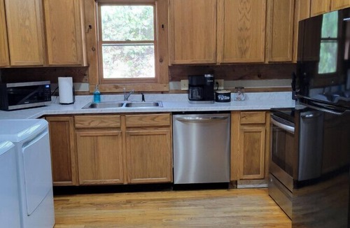 Purlear Cabin | 36 North | Pine Crest Cabin | Hot Tub Pet Friendly