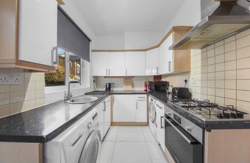 Peninsula House | 360 The Haven. A cosy home in the heart of Greenwich