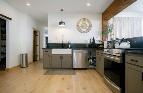 East Central Franklin House | 360° Mountaintop Views/Off-Grid Retreat on 300 Acres