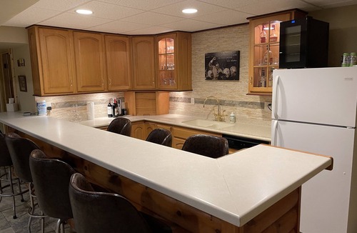Townsend House | 37 acres, HOT TUB, ATV/snowmobile, King Beds, Executive Bar