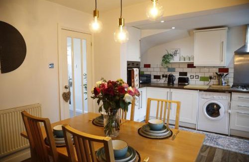 Weston on Trent House | #37 Elegant & Spacious Home for 6 - Perfect for Contractors and Families - free parking