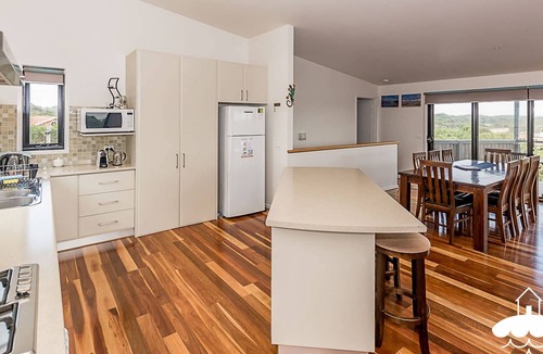 Sandy Point House | 37 Oceanview Pde Stay 3 Pay 2 Winter Special