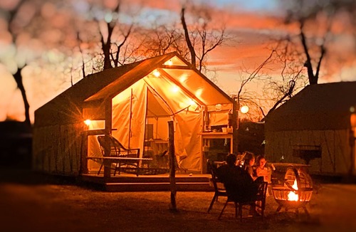 Prairie Lea Cabin | #38 Son's River Ranch - Glamping Cabin w/2 Queen Beds
