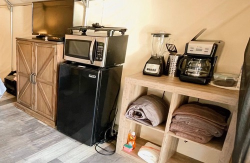 Prairie Lea Cabin | #39 Son's River Ranch - Glamping Cabin w/2 Queen Beds
