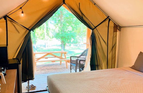 Prairie Lea Cabin | #39 Son's River Ranch - Glamping Cabin w/2 Queen Beds