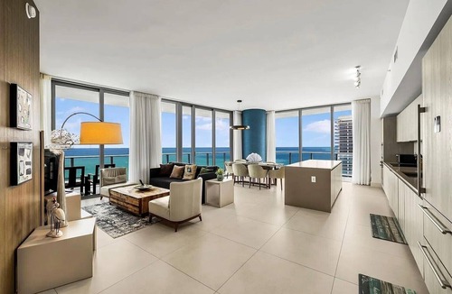 Hollywood South Central Beach House | 39th Floor Oceanfront Penthouse Hollywood Beach · Resort Pool · Stunning Views